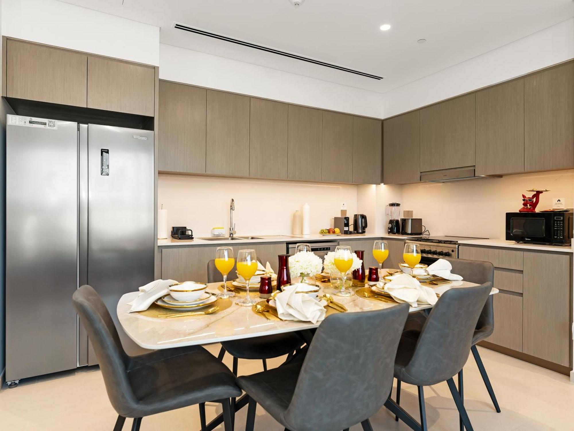 Luxury Two Bedroom With Balcony, Full Burj Khalifa & Fountain Views By Delujo * Dubai